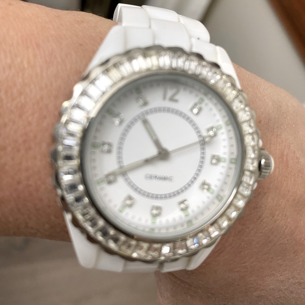 Women white ceramic watch with cristals atound